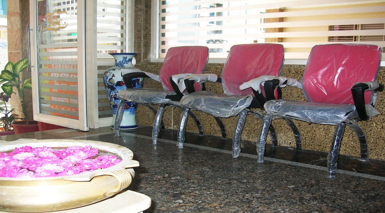 Athidhi Residency Hotell Tirupati Exteriör bild