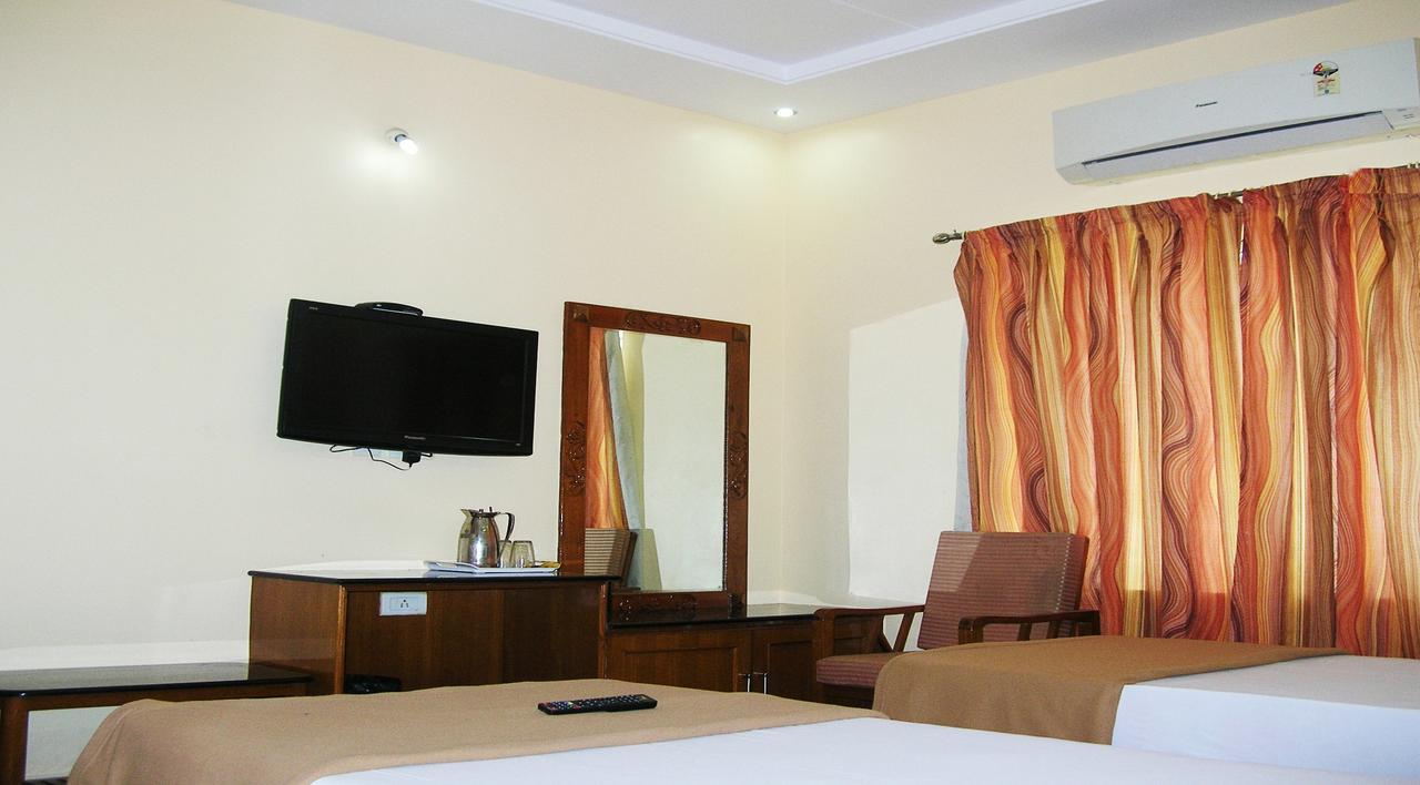 Athidhi Residency Hotell Tirupati Exteriör bild