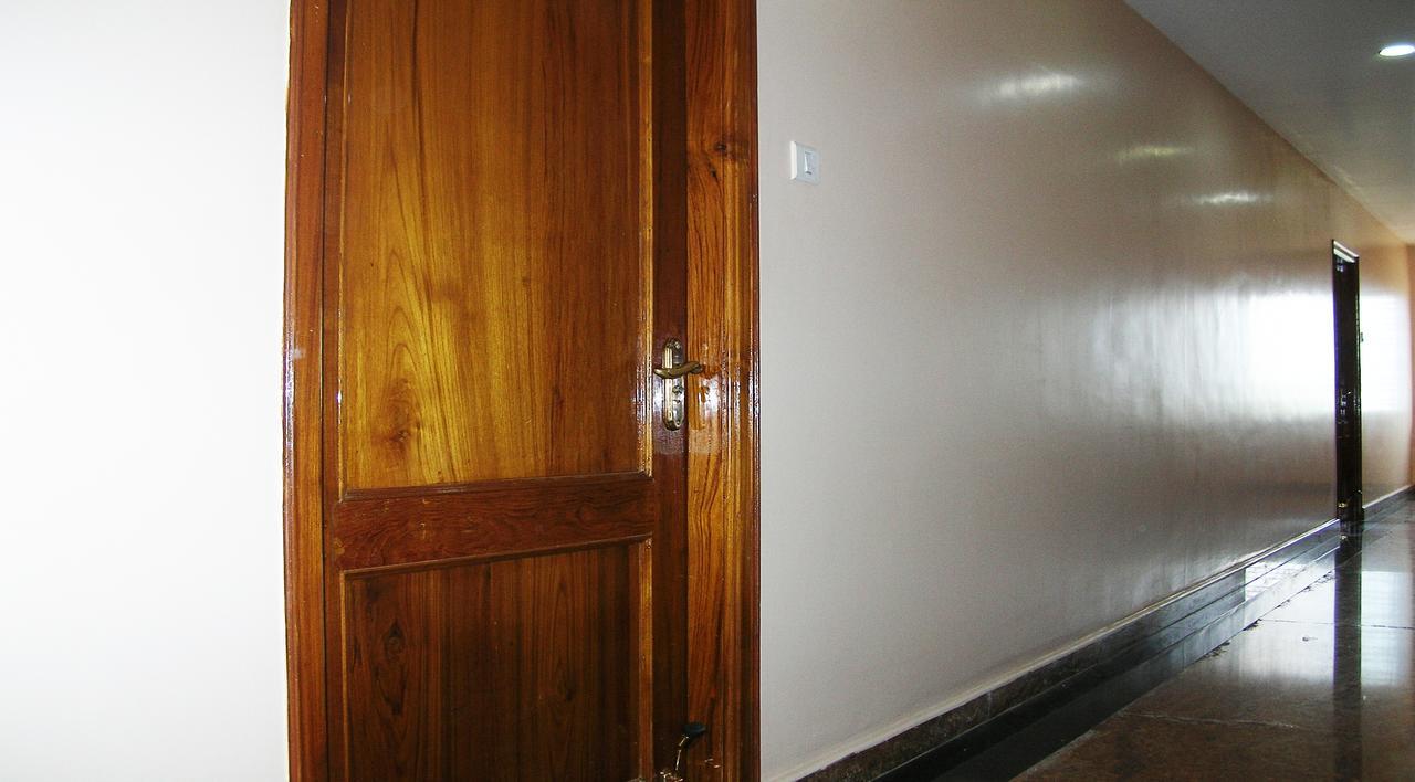 Athidhi Residency Hotell Tirupati Exteriör bild