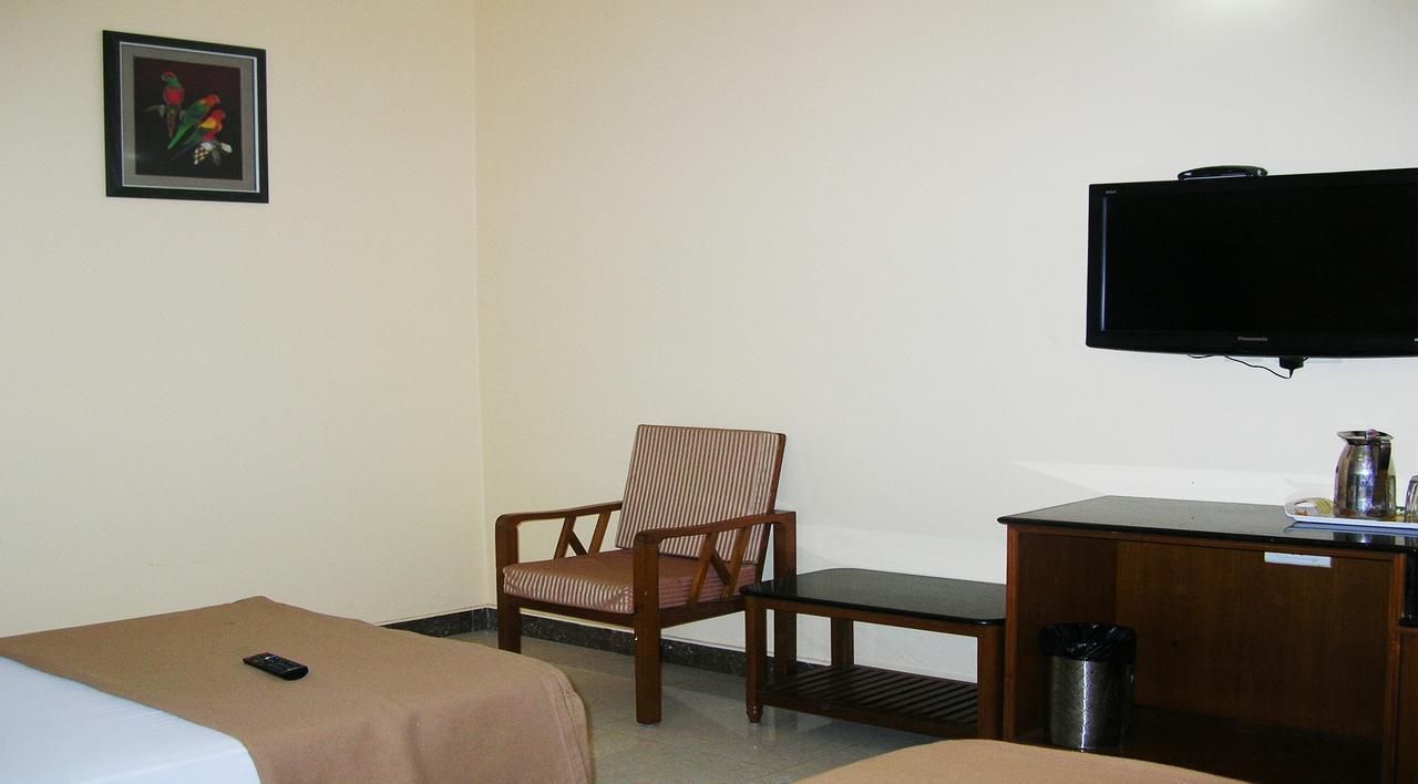 Athidhi Residency Hotell Tirupati Exteriör bild