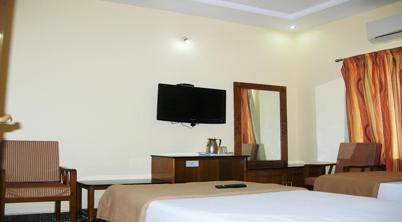 Athidhi Residency Hotell Tirupati Exteriör bild