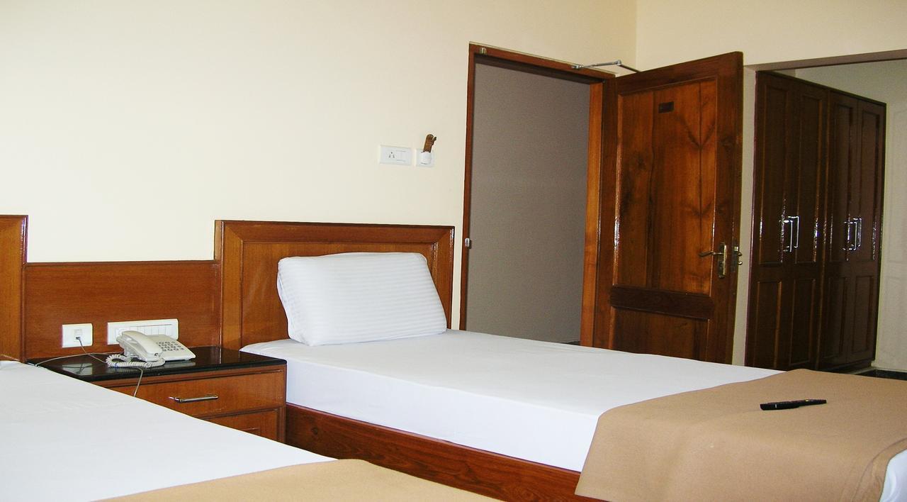 Athidhi Residency Hotell Tirupati Exteriör bild
