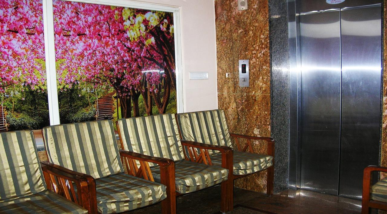 Athidhi Residency Hotell Tirupati Exteriör bild
