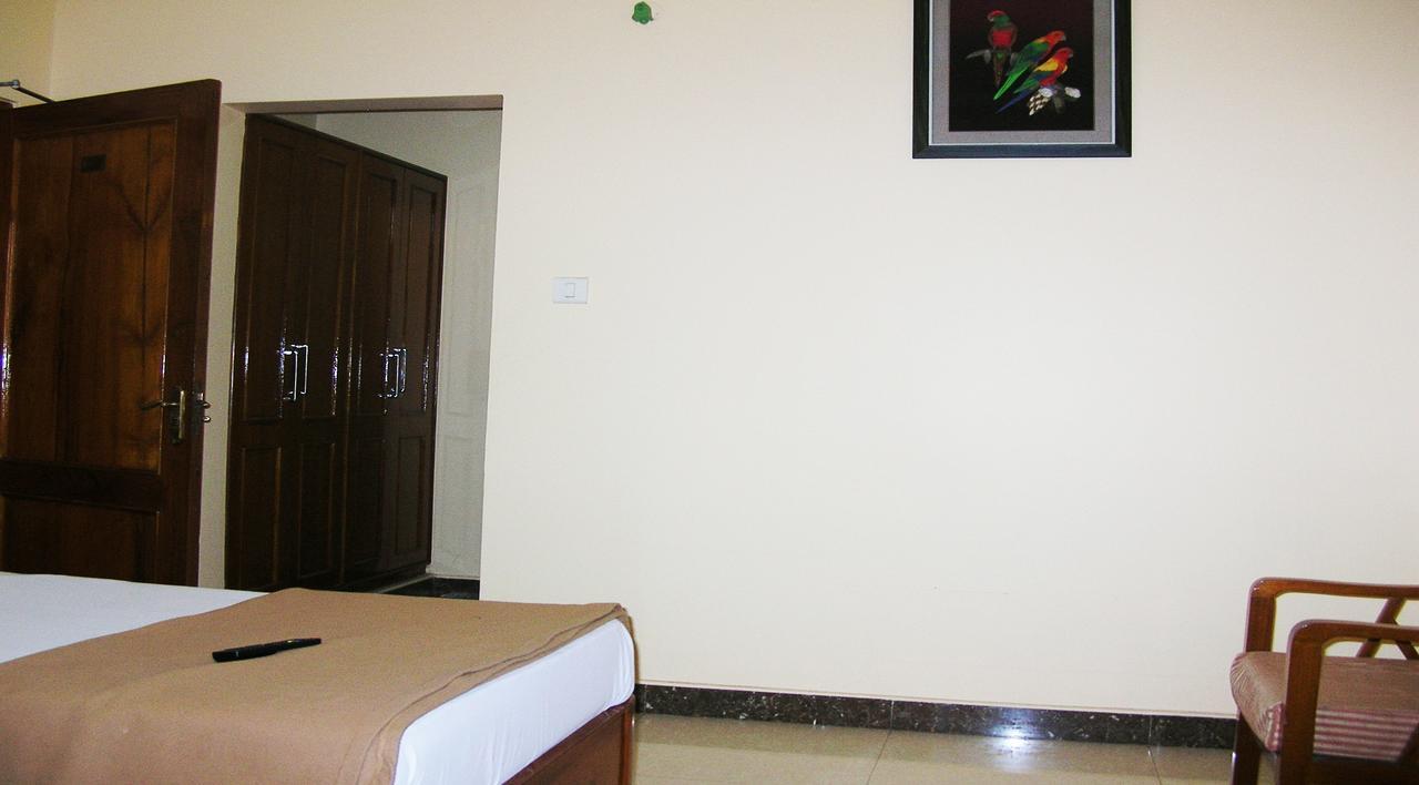 Athidhi Residency Hotell Tirupati Exteriör bild