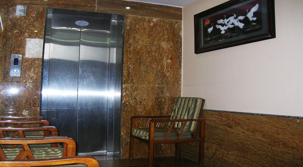 Athidhi Residency Hotell Tirupati Exteriör bild