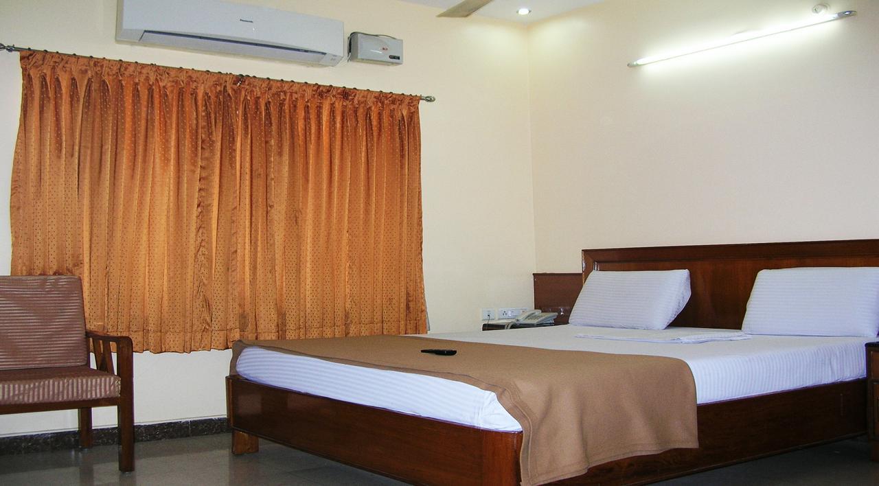 Athidhi Residency Hotell Tirupati Exteriör bild