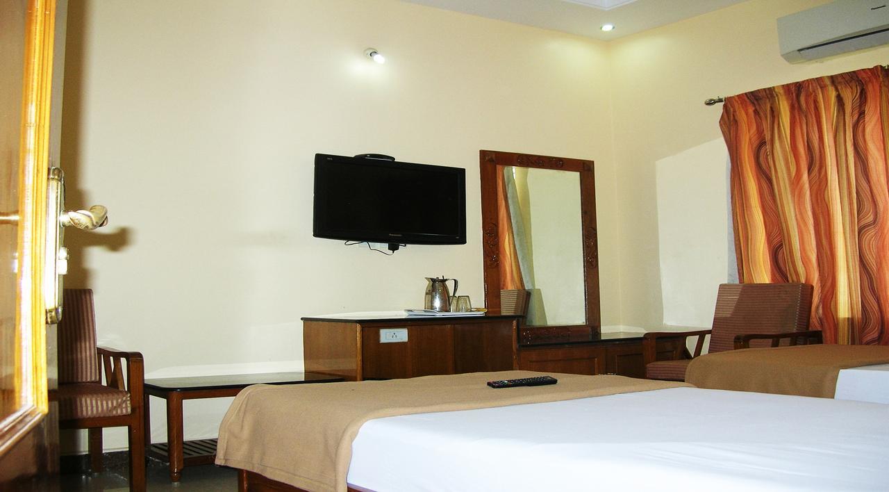Athidhi Residency Hotell Tirupati Exteriör bild