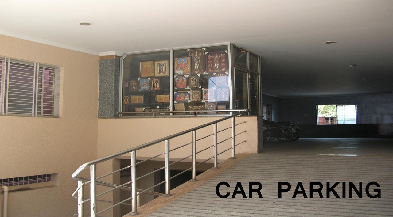 Athidhi Residency Hotell Tirupati Exteriör bild