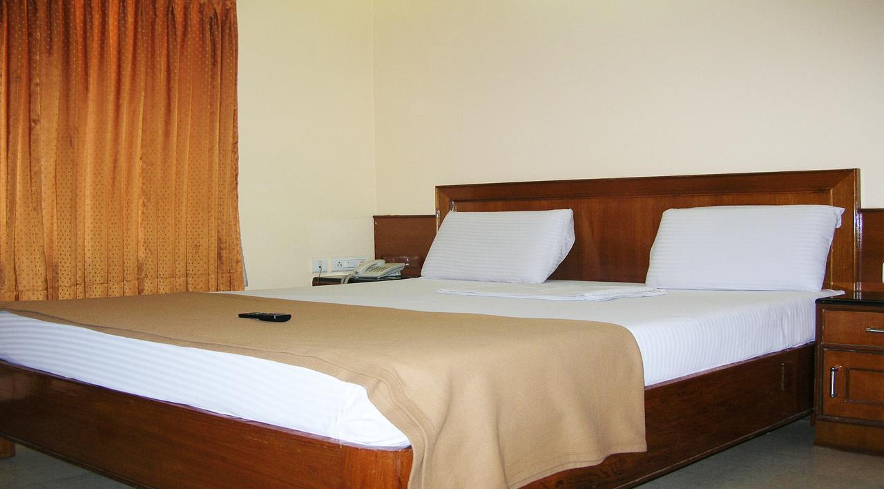Athidhi Residency Hotell Tirupati Exteriör bild
