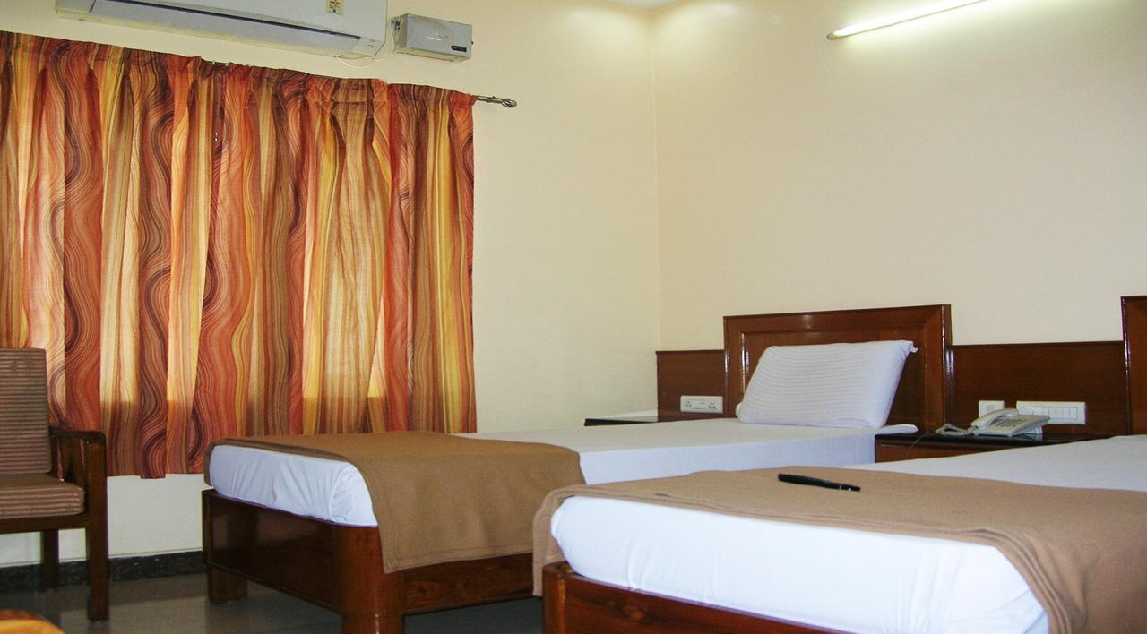 Athidhi Residency Hotell Tirupati Exteriör bild